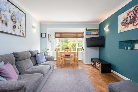 10 Northwood Gardens, London, N12 9DR