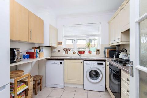 10 Northwood Gardens, London, N12 9DR