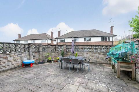 10 Northwood Gardens, London, N12 9DR
