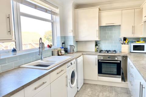 2 bedroom flat for sale, Flat 7 Janred Court, Sea Road, Barton on Sea, New Milton, Hampshire, BH25 7PF