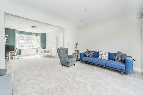 4 bedroom detached house for sale, Tillingbourne Gardens, London N3