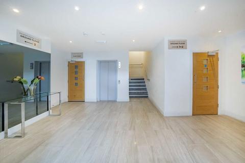 1 bedroom flat for sale, High Road, London N20