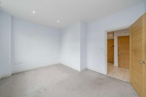 1 bedroom flat for sale, High Road, London N20