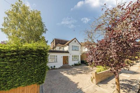 4 bedroom detached house for sale, Greenway, London N20