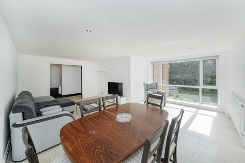 3 bedroom flat for sale, Hendon Lane, London N3