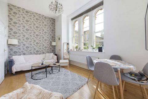 1 bedroom flat for sale, Royal Drive, London N11