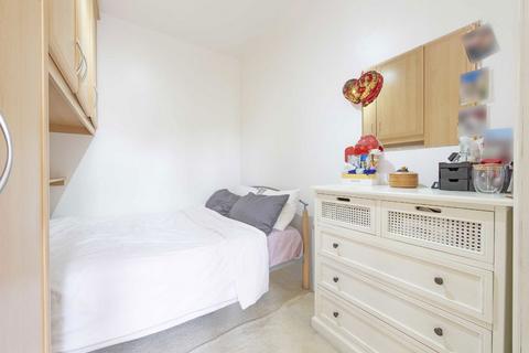 1 bedroom flat for sale, Royal Drive, London N11