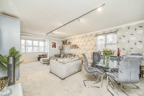 2 bedroom flat for sale, Holders Hill Road, London NW4