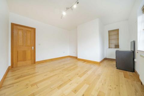 2 bedroom maisonette to rent, Ossulton Way, London N2