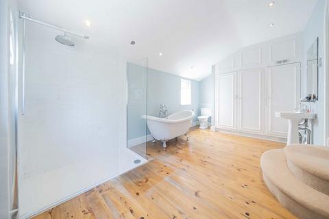 64 Oakleigh Park North, London, N20 9AS