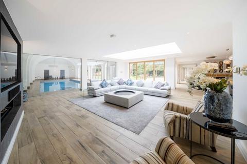 6 bedroom detached house to rent, Windmill Lane, Barnet EN5