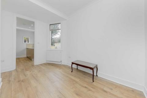 3 bedroom terraced house to rent, Bow Lane, London N12