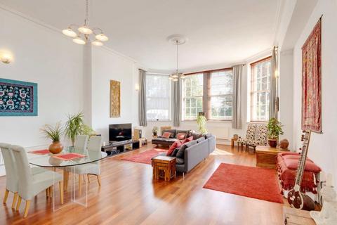 3 bedroom flat for sale, Royal Drive, London N11