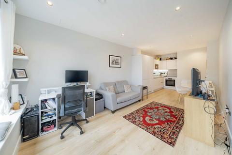 1 bedroom flat for sale, Gruneisen Road, London N3