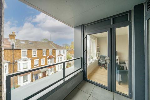 1 bedroom flat for sale, Gruneisen Road, London N3