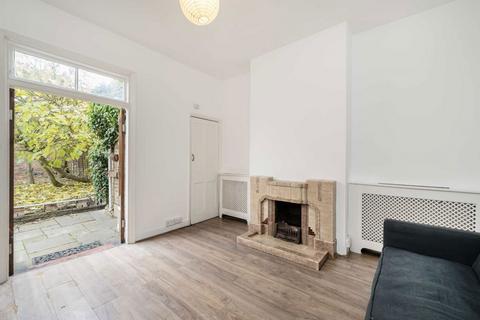 3 bedroom terraced house to rent, Warwick Road, London N11