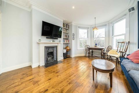 2 bedroom flat for sale, Elm Park Road, London N3