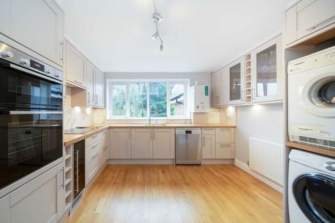 3 bedroom flat to rent, Woodside Grange Road, London N12