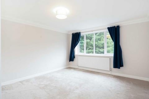 3 bedroom flat to rent, Woodside Grange Road, London N12