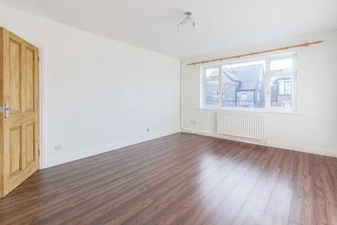 3 bedroom flat to rent, Seymour Road, London N3