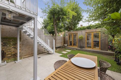 3 bedroom flat for sale, Ashley Road, London N19