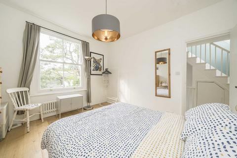 2 bedroom flat for sale, Berriman Road, London N7