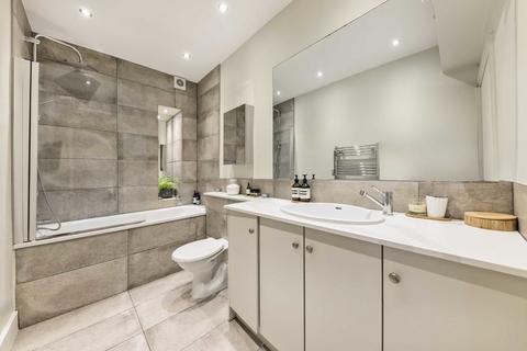 Flat B, 40 Ashley Road, London, N19 3AF