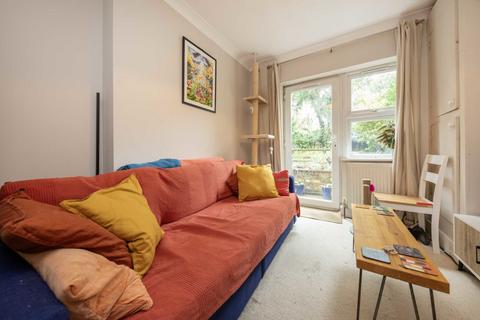 2 bedroom flat for sale, Woodstock Road, London N4