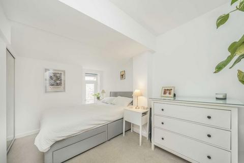 2 bedroom flat for sale, Blackstock Road, London N4