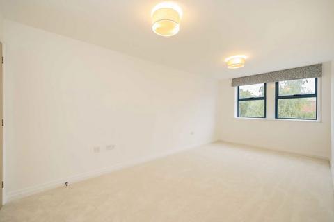 2 bedroom flat for sale, Tottenham Lane, London N8