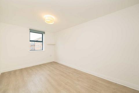 2 bedroom flat for sale, Tottenham Lane, London N8