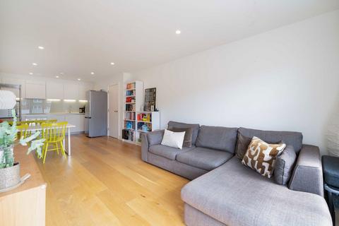 2 bedroom flat for sale, Tiltman Place, London N7