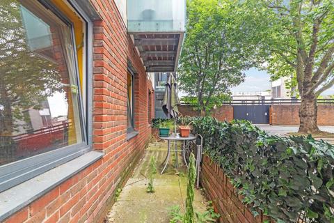 1 bedroom flat for sale, Tiltman Place, London N7