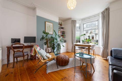 1 bedroom flat for sale, Harringay Road, London N15