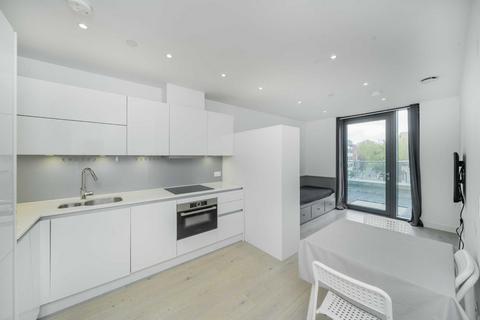 1 bedroom flat for sale, City North Place, London N4