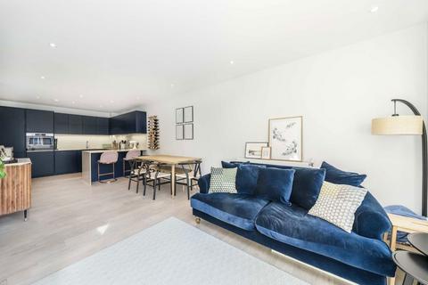 2 bedroom flat for sale, Seven Sisters Road, London N7