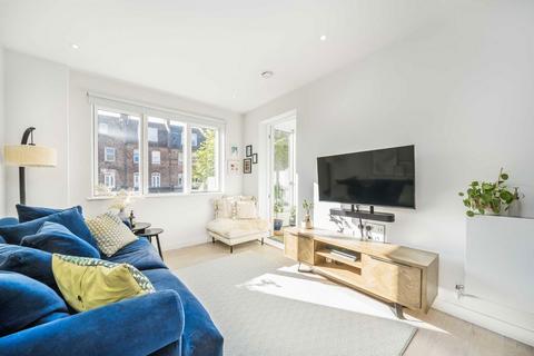 2 bedroom flat for sale, Seven Sisters Road, London N7