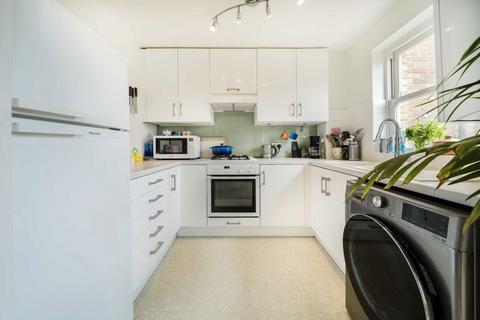 2 bedroom flat for sale, Grenville Road, London N19