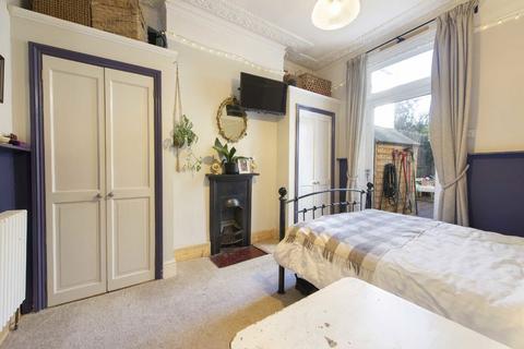 2 bedroom flat for sale, Wightman Road, London N8