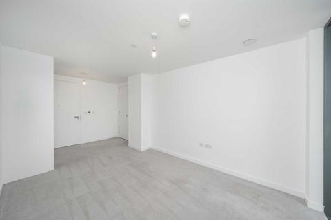 2 bedroom flat for sale, City North Place, London N4