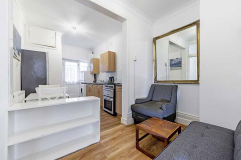 2 bedroom flat to rent, Romilly Road, London N4