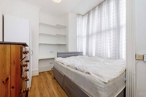 2 bedroom flat to rent, Romilly Road, London N4