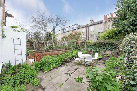 2 bedroom flat to rent, Romilly Road, London N4