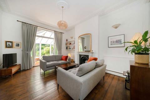 2 bedroom flat for sale, Crouch Hill, London N4