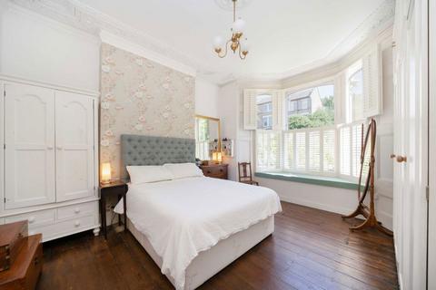 2 bedroom flat for sale, Crouch Hill, London N4