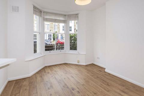 1 bedroom flat to rent, Charteris Road, London N4