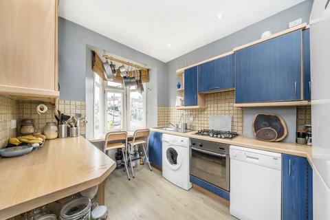 3 bedroom flat for sale, Rokesly Avenue, London N8