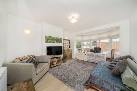 3 bedroom flat for sale, Rokesly Avenue, London N8