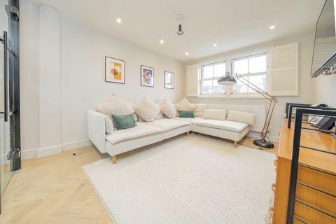 2 bedroom flat to rent, Ferme Park Road, London N8