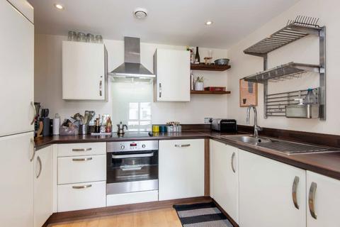 1 bedroom flat for sale, Seven Sisters Road, London N4